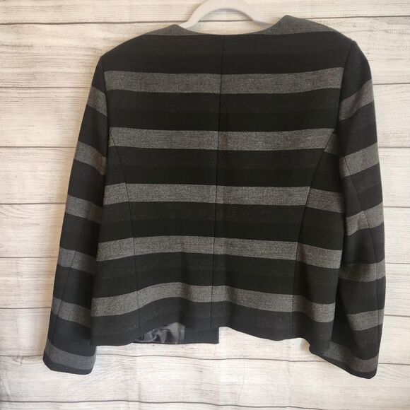 Tahari Arthur S. Levine Size 16 Black Gray Striped Blazer - Picture 6 of 6